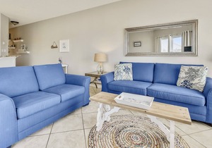 SPC 9206- Gorgeous 1 BR - sleeps 6 by RedAwning