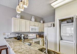 SPC 9206- Gorgeous 1 BR - sleeps 6 by RedAwning