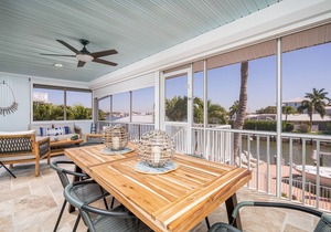 Spectacular Pool Home on a Canal! Walking Distance to Times Square! - 415 Palermo