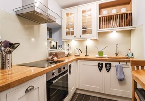 SQUINT COTTAGE, character holiday cottage in Grassington