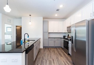Stay Gia - Modern 2 Bedroom Apartment