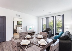 Stay Gia - Modern 2 Bedroom Apartment