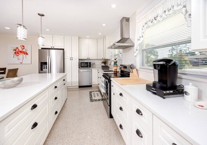 Sunny 3 bd residential home w/pool 5min to beach