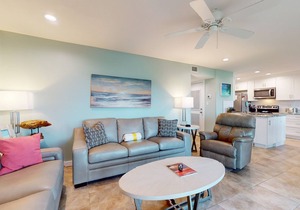Sunny condo with lake views, outdoor pool, fast WiFi, tennis & central AC