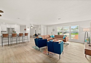 Sunset Bay - 4 Bedroom Pool Home Blocks to the Beach