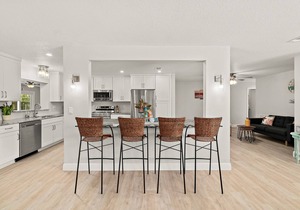 Sunset Bay - 4 Bedroom Pool Home Blocks to the Beach