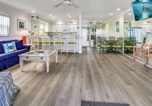 Sunset Villas 2 Amazing VIEWS|pool|sun deck|Beachfront-only 4 condos!