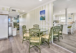 Sunset Villas 2 Amazing VIEWS|pool|sun deck|Beachfront-only 4 condos!