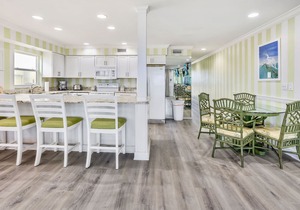 Sunset Villas 2 Amazing VIEWS|pool|sun deck|Beachfront-only 4 condos!