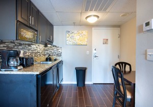Superb Renovated Suite, Amazing Water View Best Location to Disney and Universal