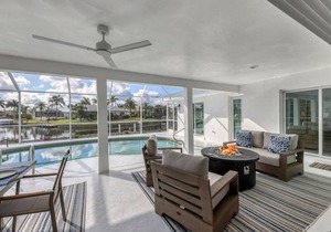 🥇 Terrific 3bd villa on canal with a private pool (CH895)