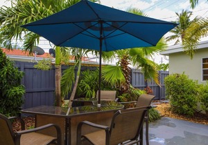THE BUSH HOUSE - Premium House for 2 1BR 1BA Studio