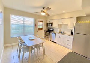 The Bush House - Premium Country Living for 4 - 2BR 1BA