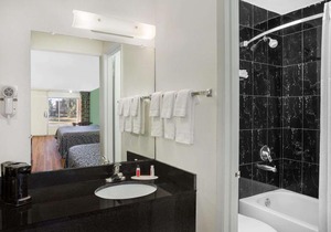 Travelodge by Wyndham Fort Myers North