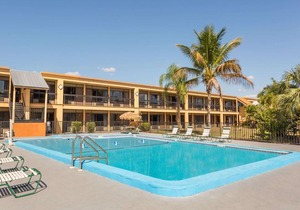 Travelodge by Wyndham Fort Myers North
