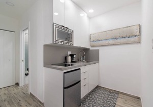 Trendy 1BR w/Parking Space & Walk to the Beach #8