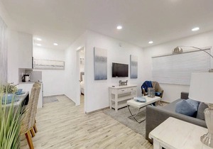 Trendy 1BR w/Parking Space & Walk to the Beach #8