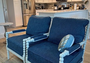 TRENDY BEACH CONDO ON THE GROUND FLOOR!