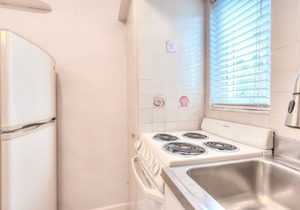 Tropic Terrace Suite #3 - Beachfront Resort