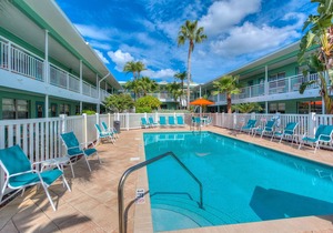 Tropic Terrace Suite #3 - Beachfront Resort