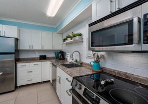 Tropic Terrace Suite #40 - Beachfront Resort