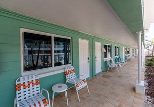 Tropic Terrace Suite #9 - Beachfront Resort