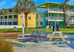 Tropic Terrace Suite #9 - Beachfront Resort