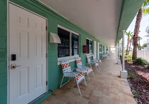 Tropic Terrace Suite #10 - Beachfront Resort