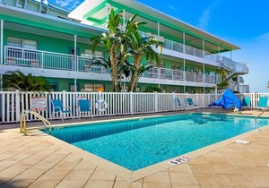 Tropic Terrace Suite #10 - Beachfront Resort