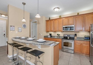 Tropical Condo W/Balcony Near I-Drive, Universal, Heated Pool, BBQ