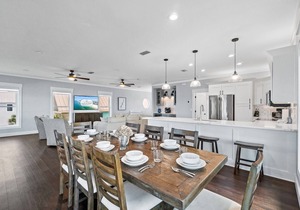 Twin Palms: 4 Bedroom Beachfront Home on North Cape- Sleeps 12 and Pet Friendly!
