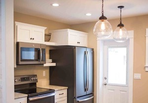 Updated Cottage in Renovated Private Community.