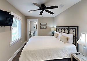 Updated Cottage in Renovated Private Community.