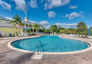 Updated Luxury Condo Close To Disney