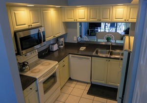 Vacation Day Is Always A Great Idea! 3 Convenient Units, Outdoor Pool, Clubhouse