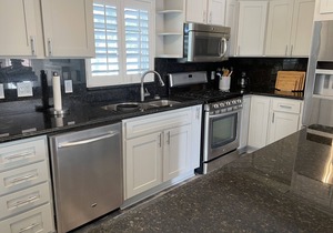 Venetian Shores Home -DOCK remodeled 3/3 POOL/Hot Tub! Deep water Dockage