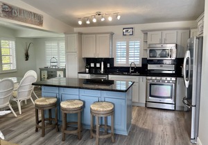 Venetian Shores Home -DOCK remodeled 3/3 POOL/Hot Tub! Deep water Dockage