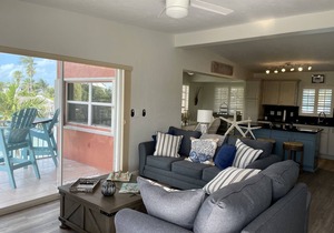 Venetian Shores Home -DOCK remodeled 3/3 POOL/Hot Tub! Deep water Dockage