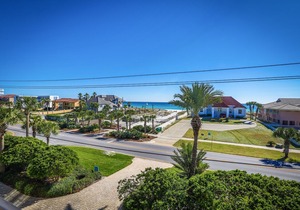 "Villa Blanco" Ultra Luxurious! Private, Heated Pool! Private Dock!