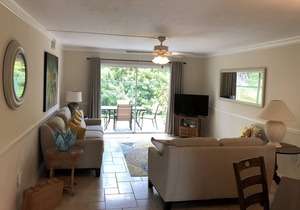 Walk To Crescent Beach, Updated Sea Winds Condo with Patio