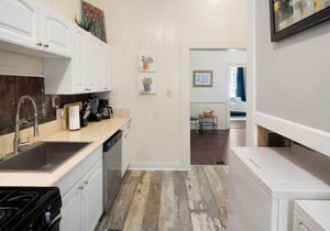 Walkable near Downtown - Classic Mardis Gras Manor