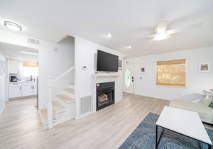 Walkable Uptown, Kids Playhouse, Close to Beach!