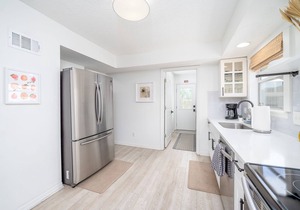 Walkable Uptown, Kids Playhouse, Close to Beach!