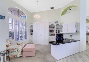 Waterfront house with mesmerizing views, heated pool and walk to beach