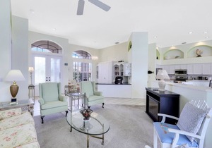 Waterfront house with mesmerizing views, heated pool and walk to beach