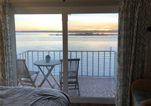 Waterfront Sanctuary/ plus use of 2 Kayaks...FREE!