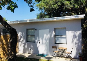 West Wynwood Guest House