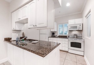 Wonderful Home Close to Beach w/Shared Pool, Free WiFi, Central AC, W/D