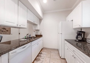 Wonderful Home Close to Beach w/Shared Pool, Free WiFi, Central AC, W/D