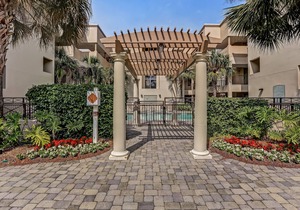 Wonderful Home Close to Beach w/Shared Pool, Free WiFi, Central AC, W/D